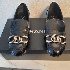 Chanel leather flat shoes size 7.5